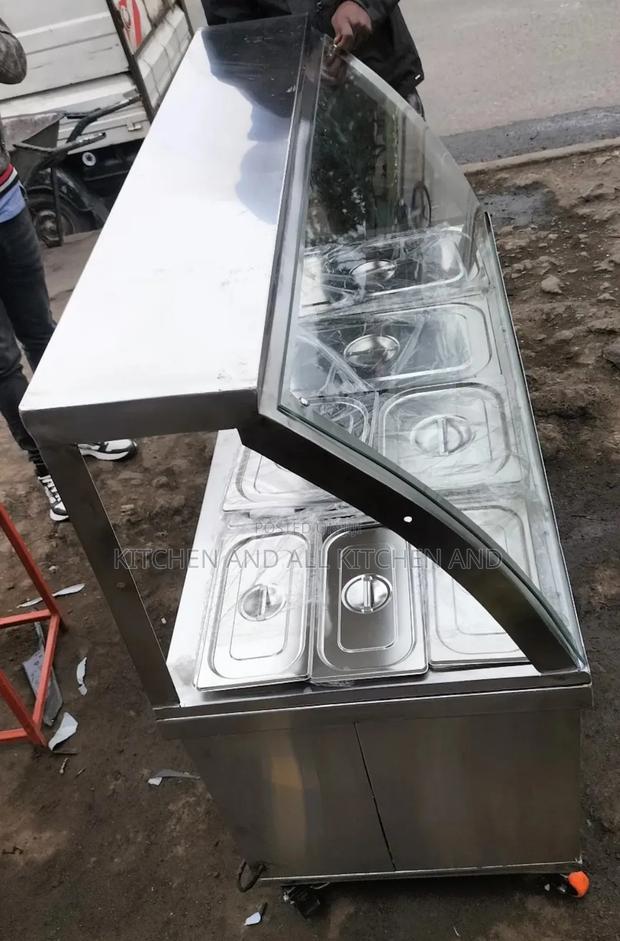 Vibrant Stainless Steel Food Warmer Display