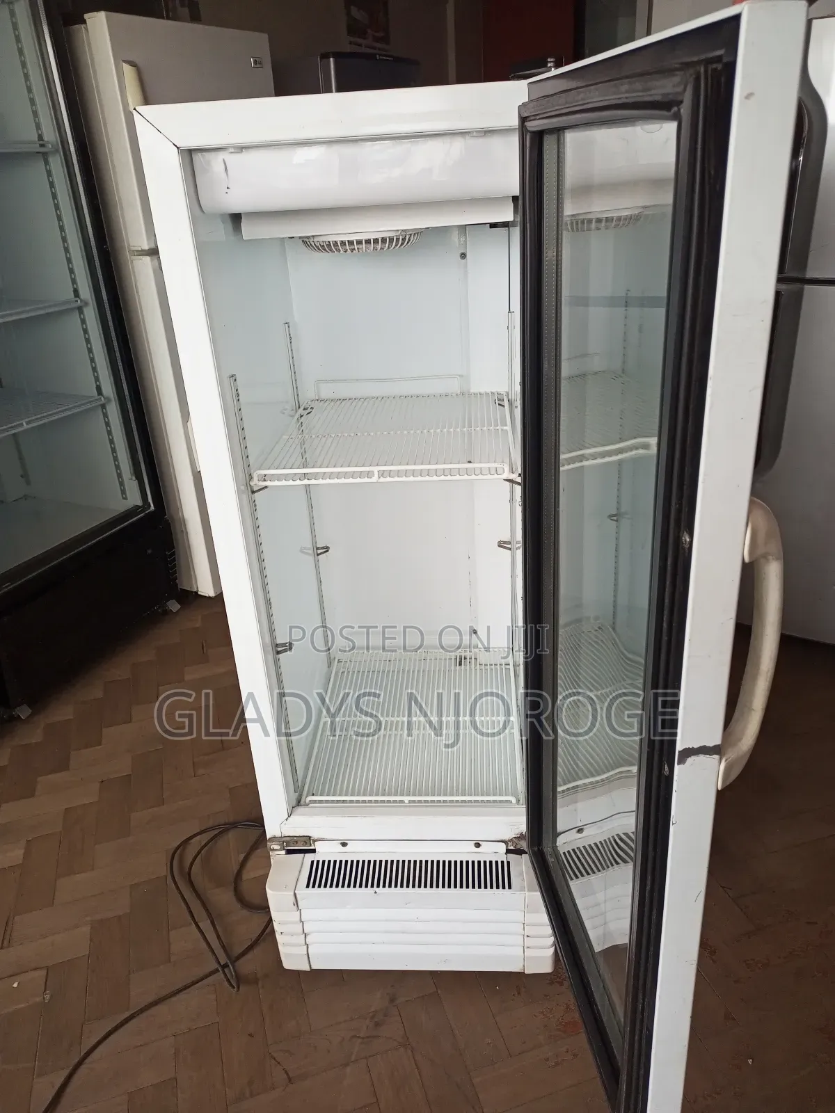White Medium Display Fridge 200l