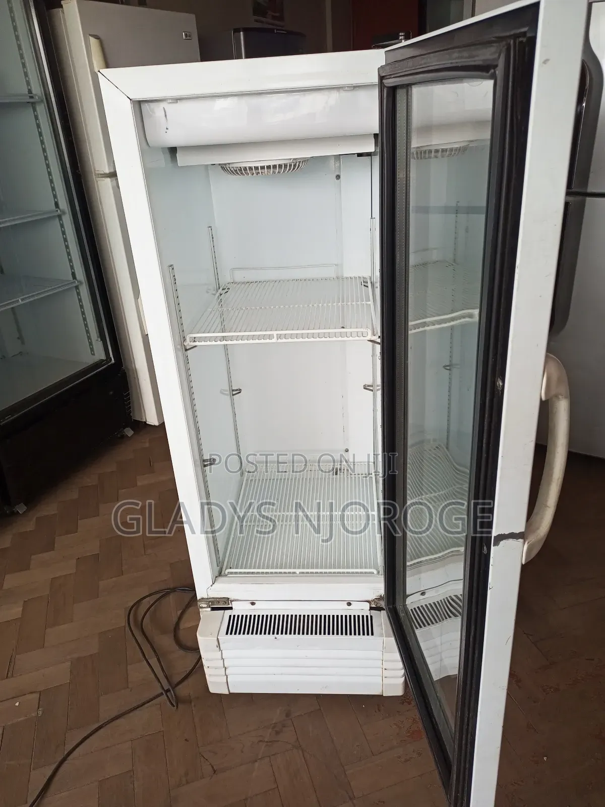 White Medium Display Fridge 200l