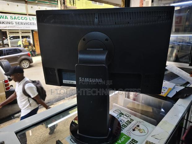 Samsung 20" Monitor - thumbnail 2