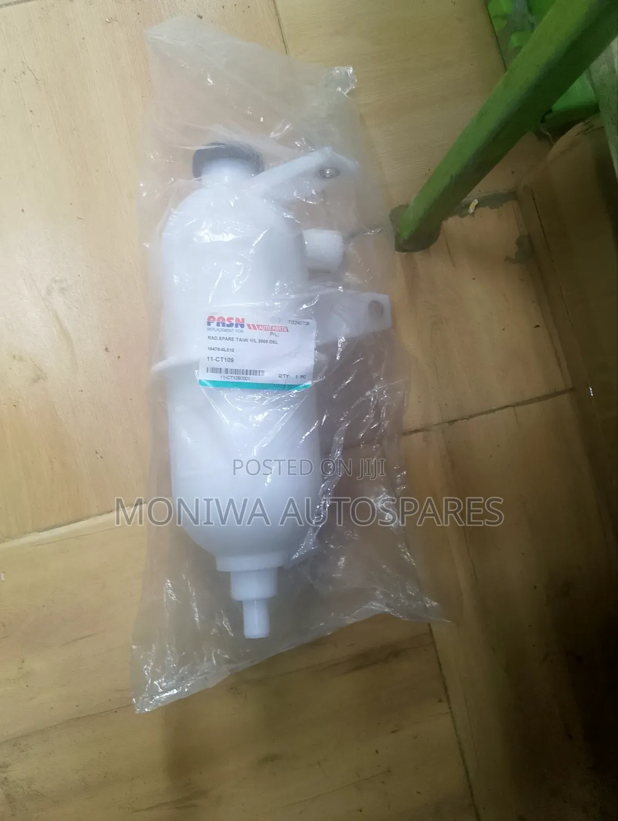 Washer/Windscreen Water Bottle Toyota Hilux Vigo