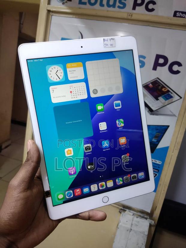 Apple iPad 10.2 (2019) 128 GB Silver - main view