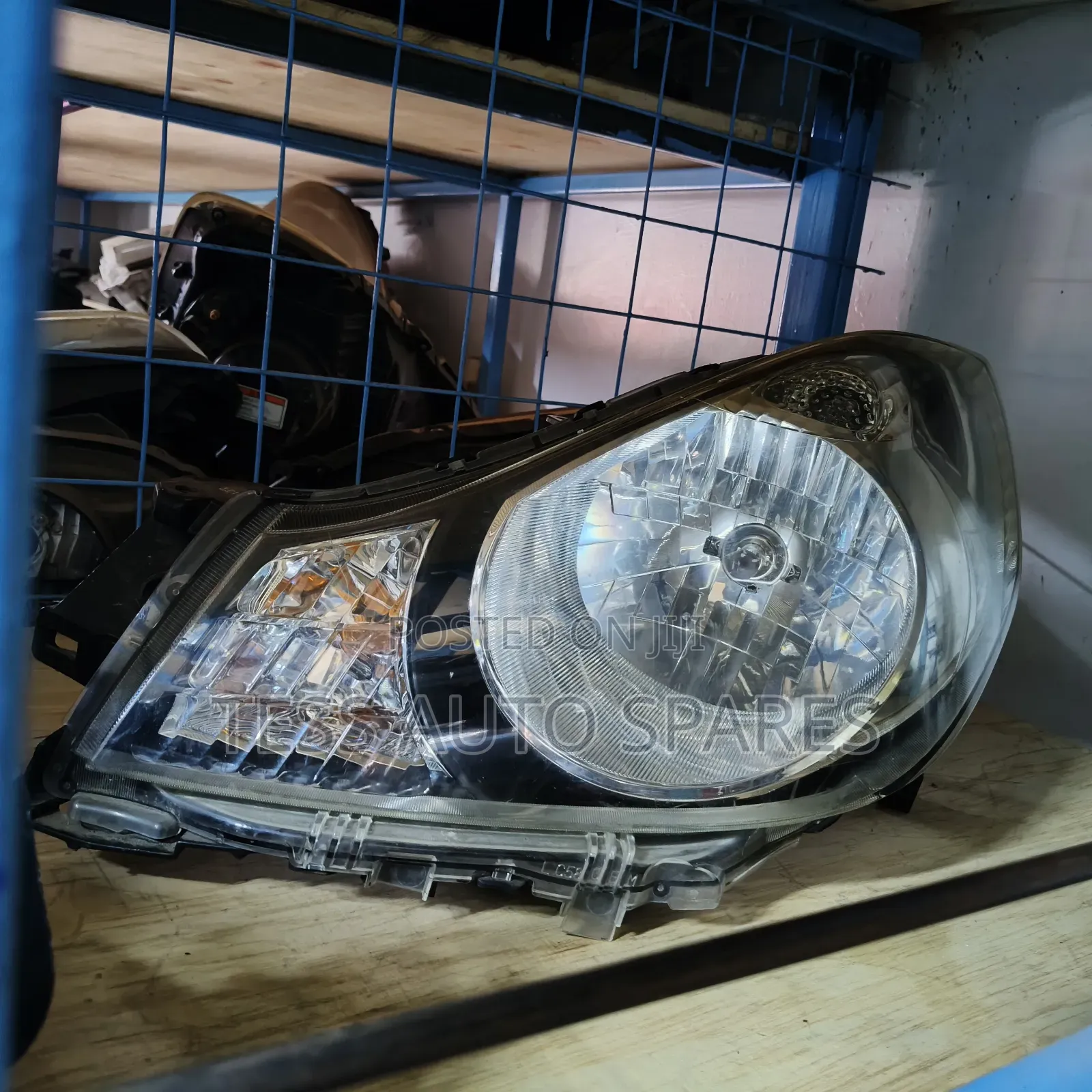 Nissan Ad Headlight