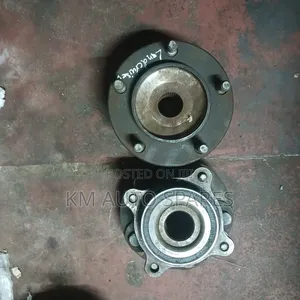 Toyota Land Cruiser 200 Series Front Hub.