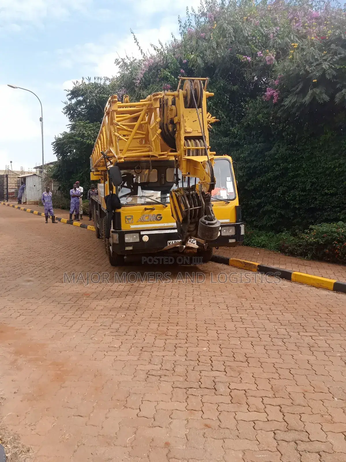Crane Available for Lifting Jobs