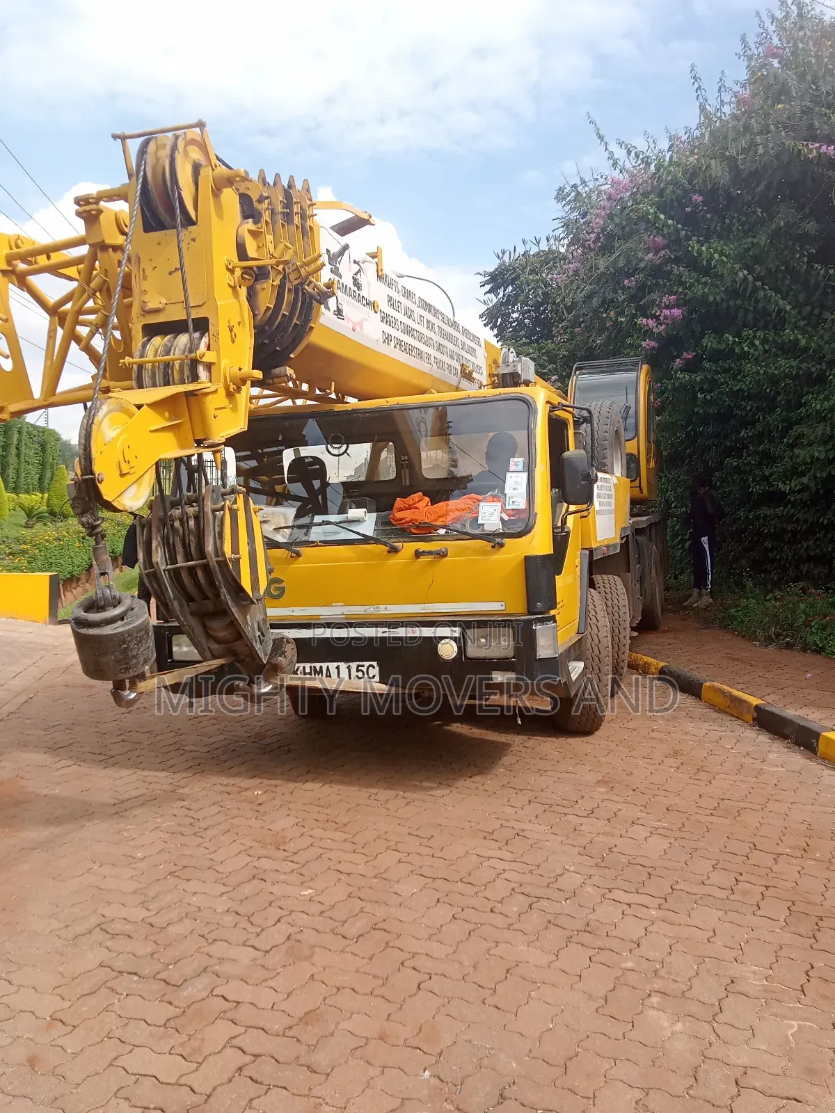 Crane Available for Lifting Jobs
