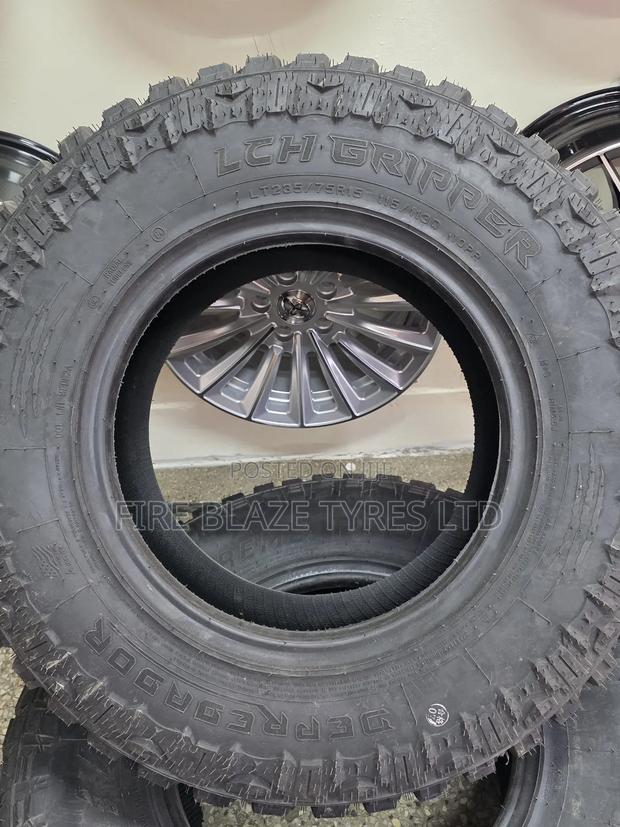 235/75r15 LCH - thumbnail 3