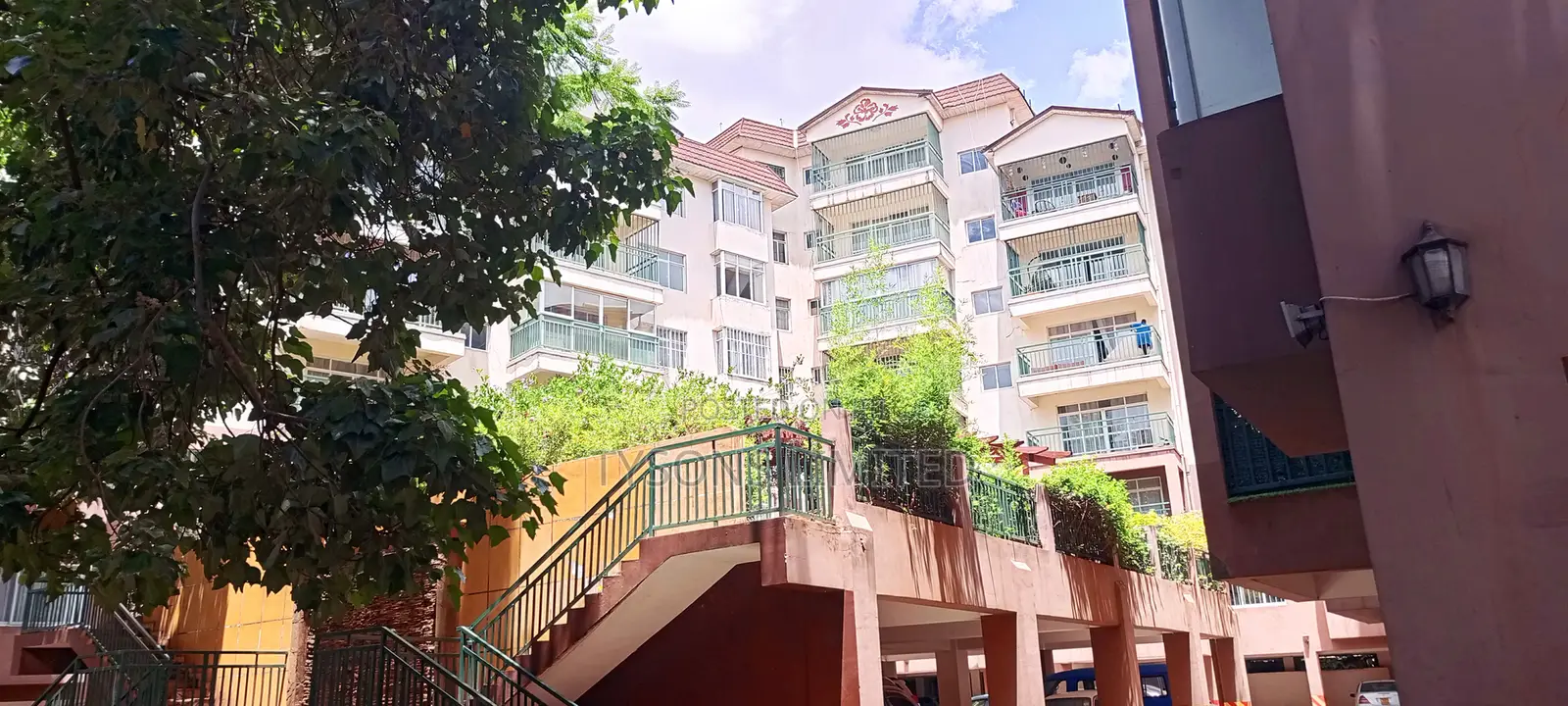 3bdrm Apartment in Lavington, Muthangari for sale