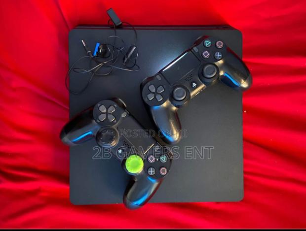 Ps4 Slim, 2 Pads Used Clean - main view