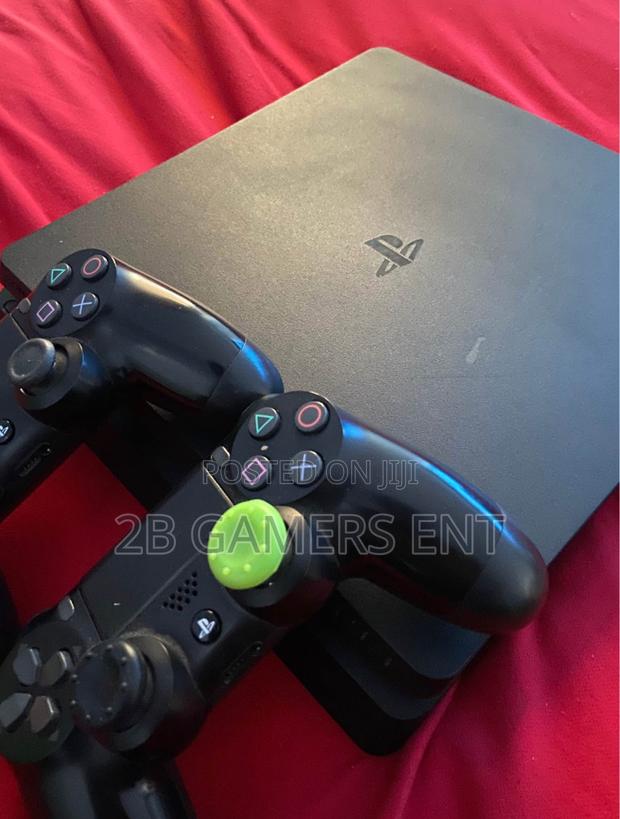 Ps4 Slim, 2 Pads Used Clean - thumbnail 3