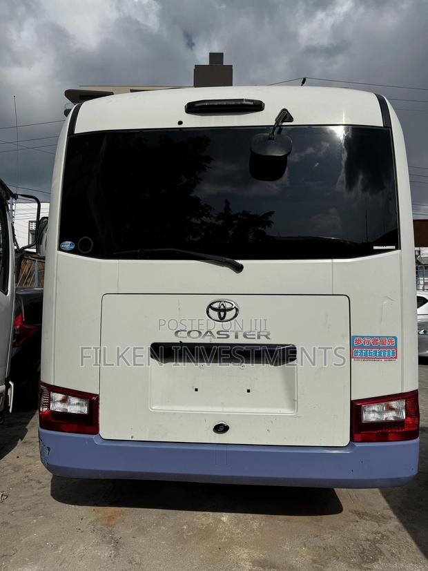 Toyota Coaster 2018 White - thumbnail 3