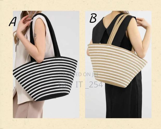 Large Capacity Straw Woven Bag - main view