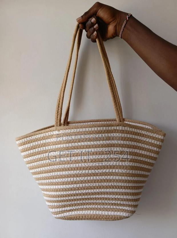 Large Capacity Straw Woven Bag - thumbnail 2