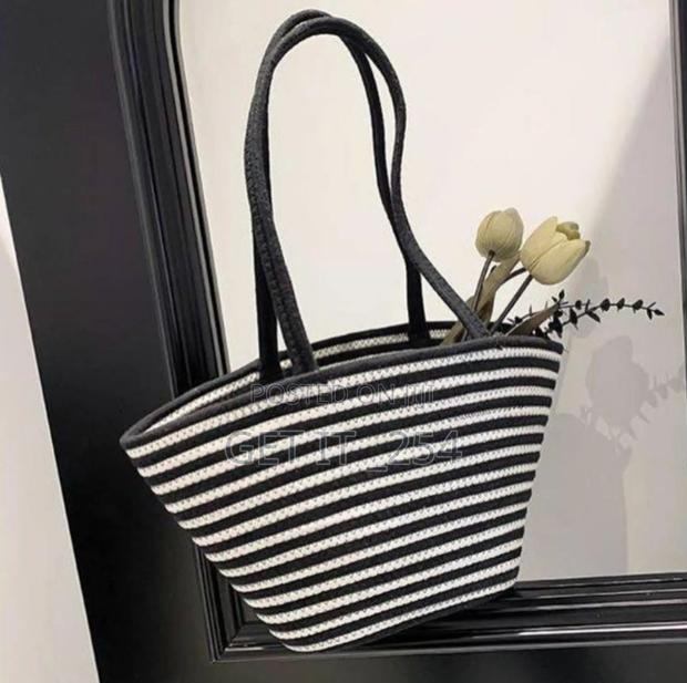 Large Capacity Straw Woven Bag - thumbnail 3