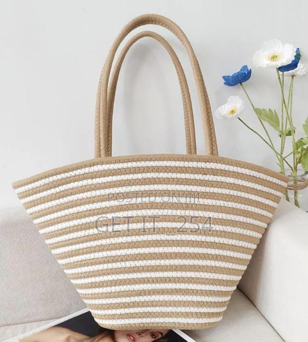 Large Capacity Straw Woven Bag - thumbnail 5