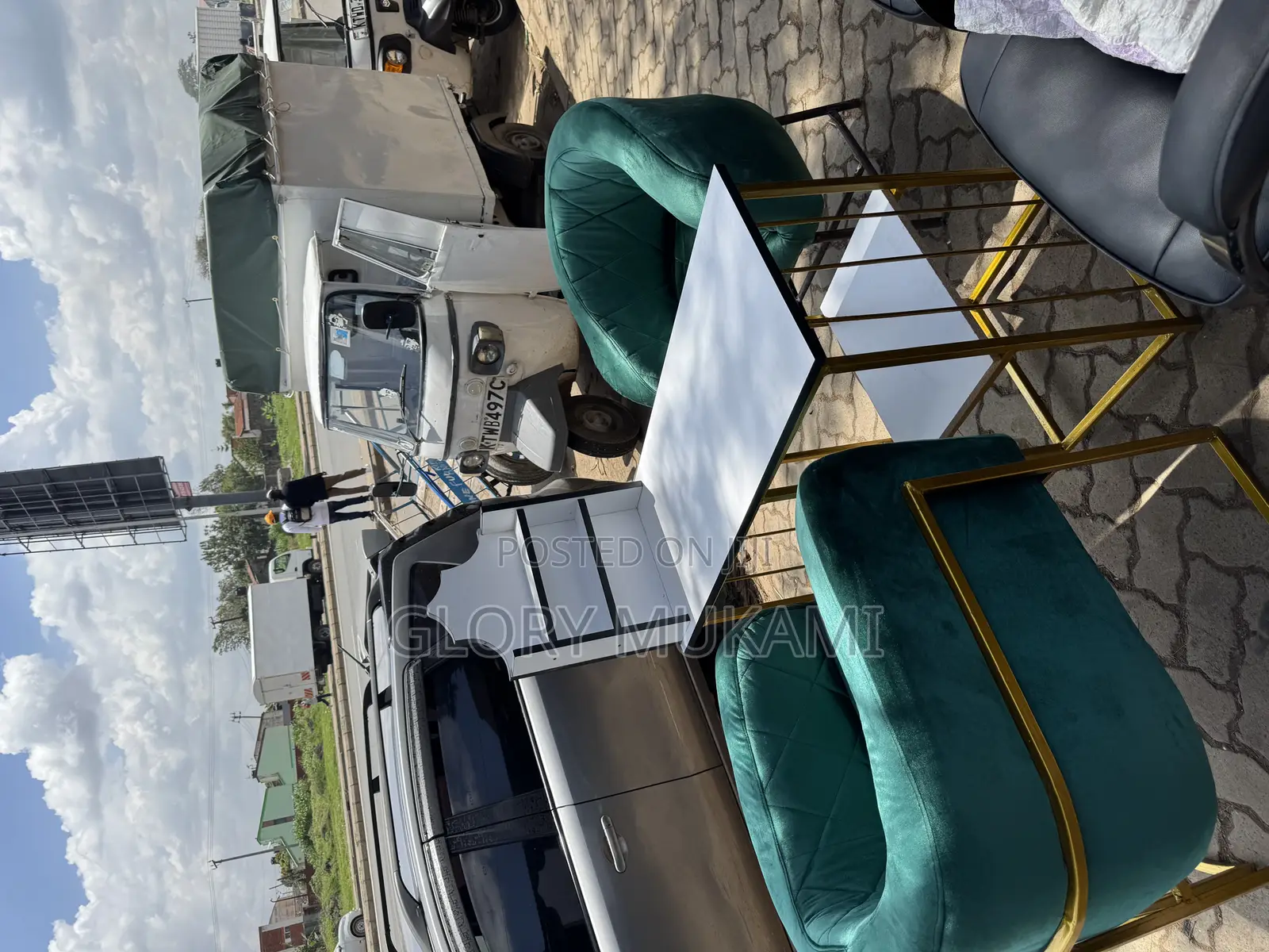 Green Velvet Manicure Styling Chairs And Manicure Desk