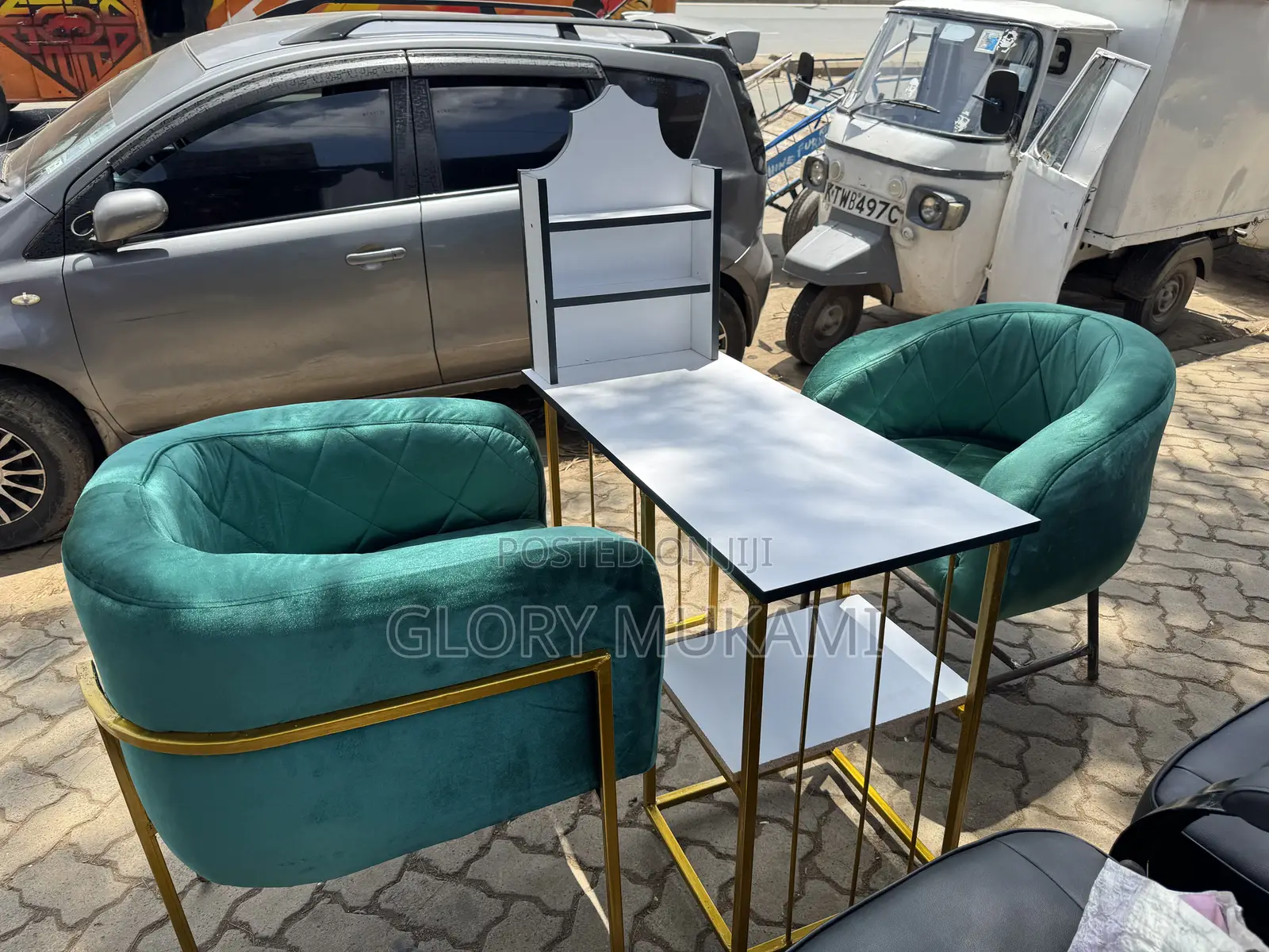 Green Velvet Manicure Styling Chairs And Manicure Desk
