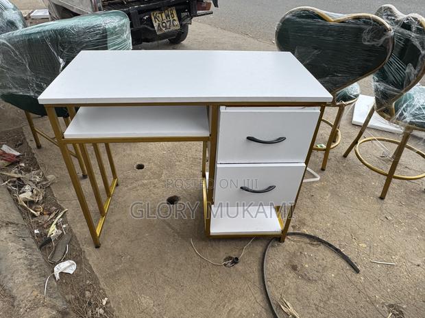 White Manicure Desk Table With Drawers