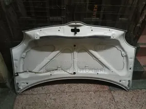 Toyota Sienta Bonnet