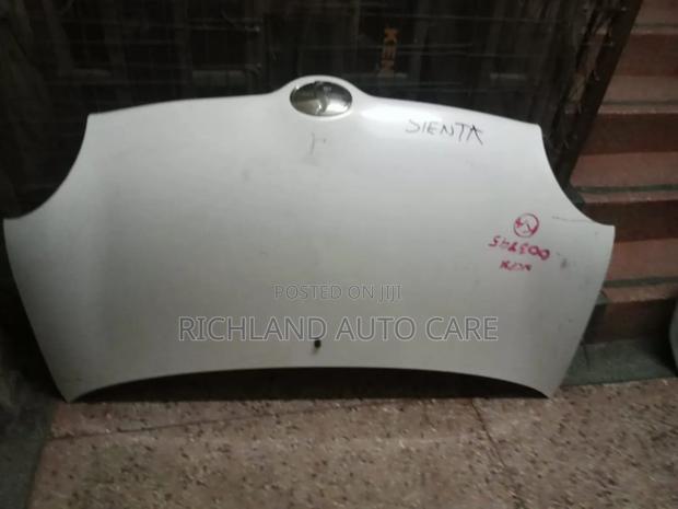 Toyota Sienta Bonnet - thumbnail 2