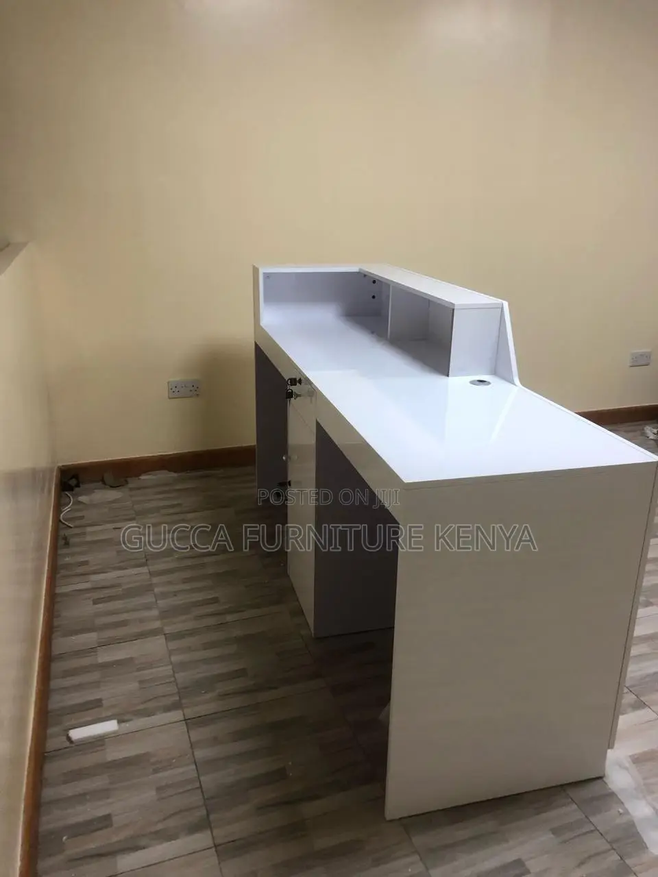 Reception Desk: Modern Import 1600mm Reception Desk