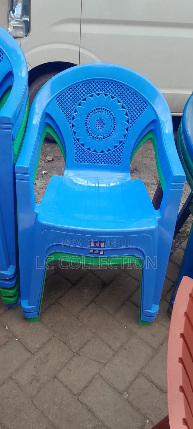 Shoshona Armed Chair