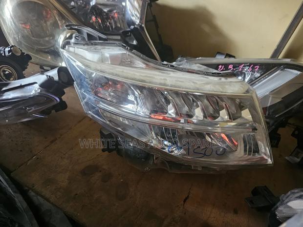 Headlight Toyota Roomey 2018 Zenon
