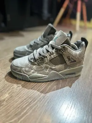 Jordan 4 Retro Kaws