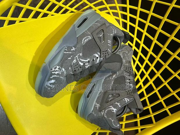 Jordan 4 Retro Kaws - thumbnail 3