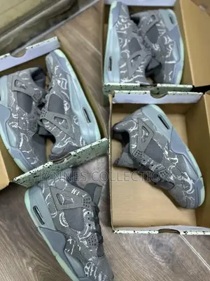 Jordan 4 Retro Kaws