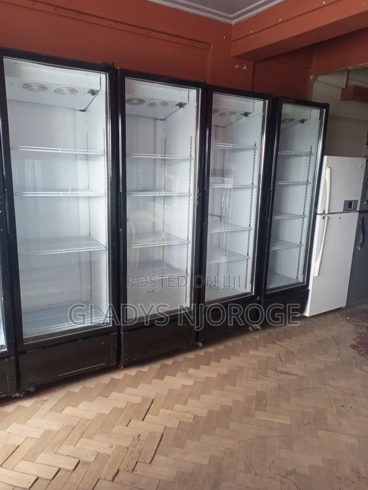 Neat Well Maintained Chiller