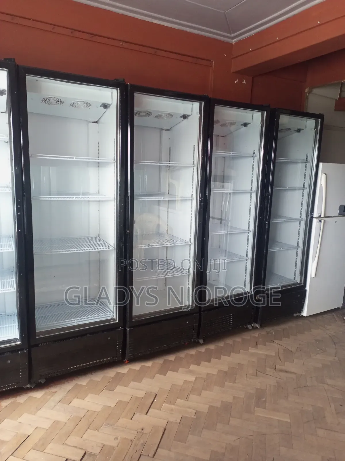 Neat Well Maintained Chiller