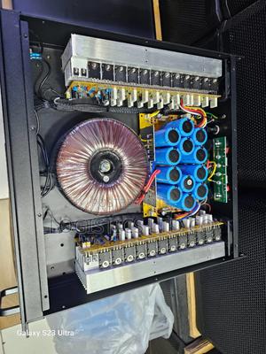 Cs4000 Peavey 48 Transistors 12capacitors Power Amp Class Ab - main view