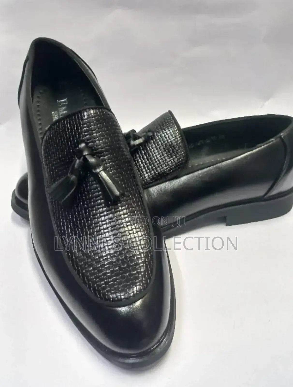 Laceless Officials Shoes