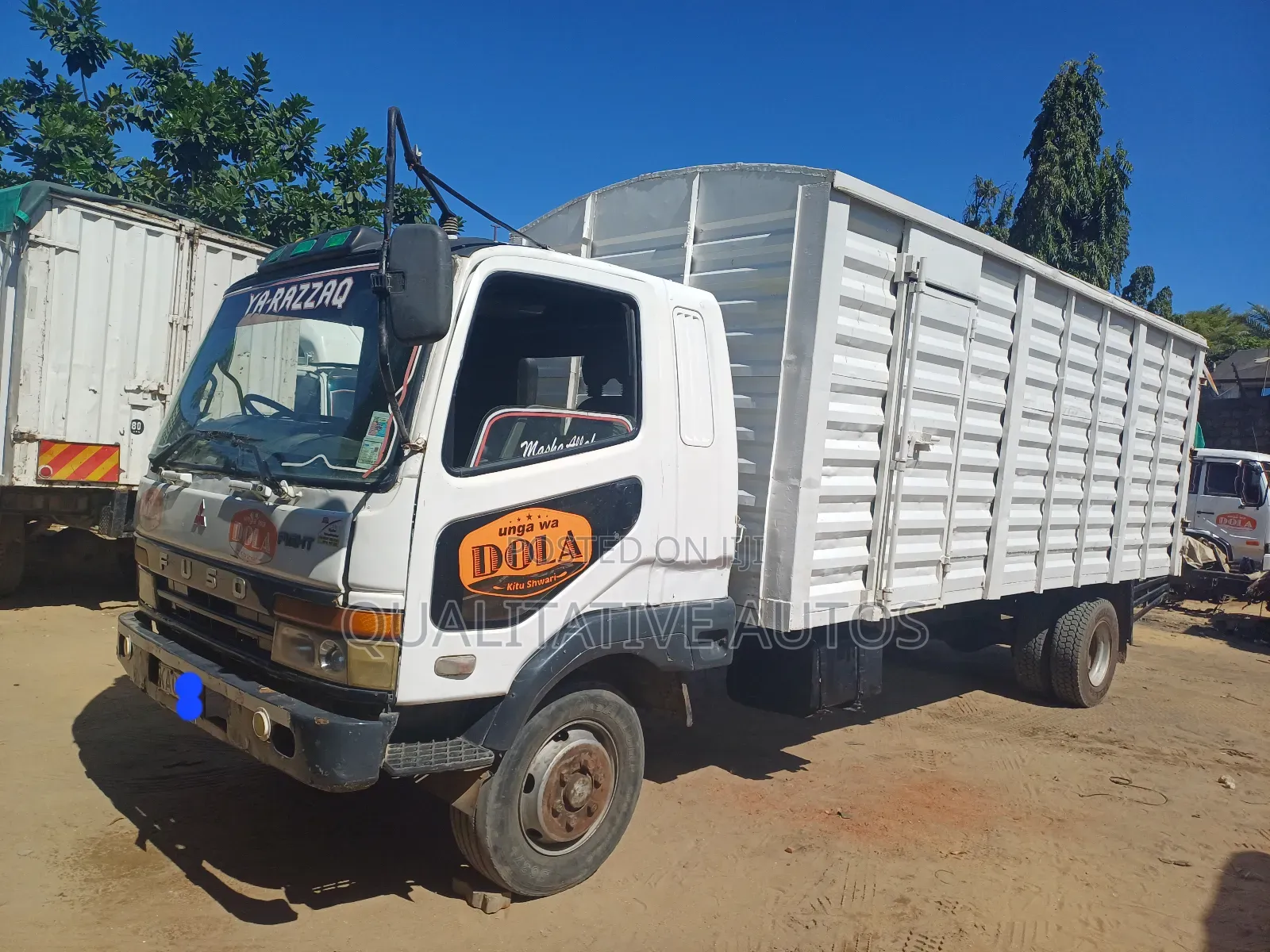 Mitsubishi Fuso Fighter 2003 White