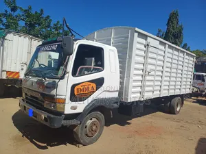 Mitsubishi Fuso Fighter 2003 White