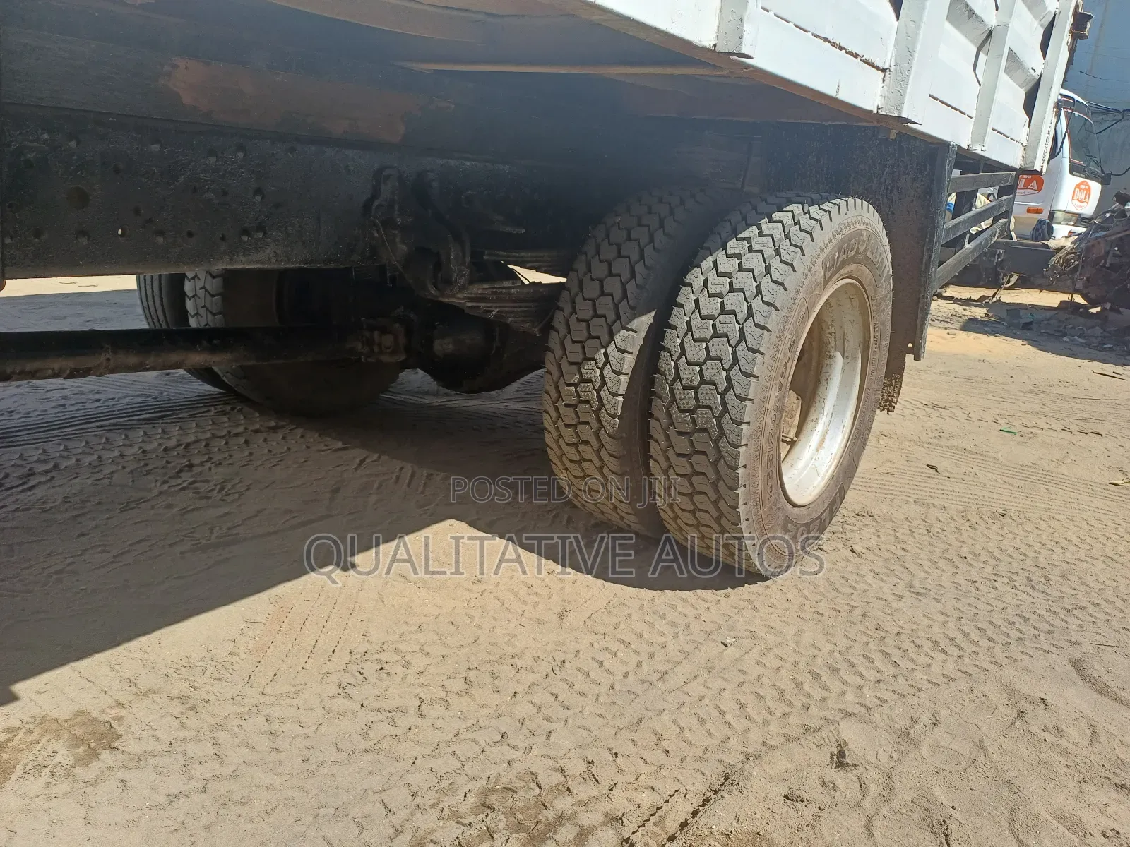 Mitsubishi Fuso Fighter 2003 White