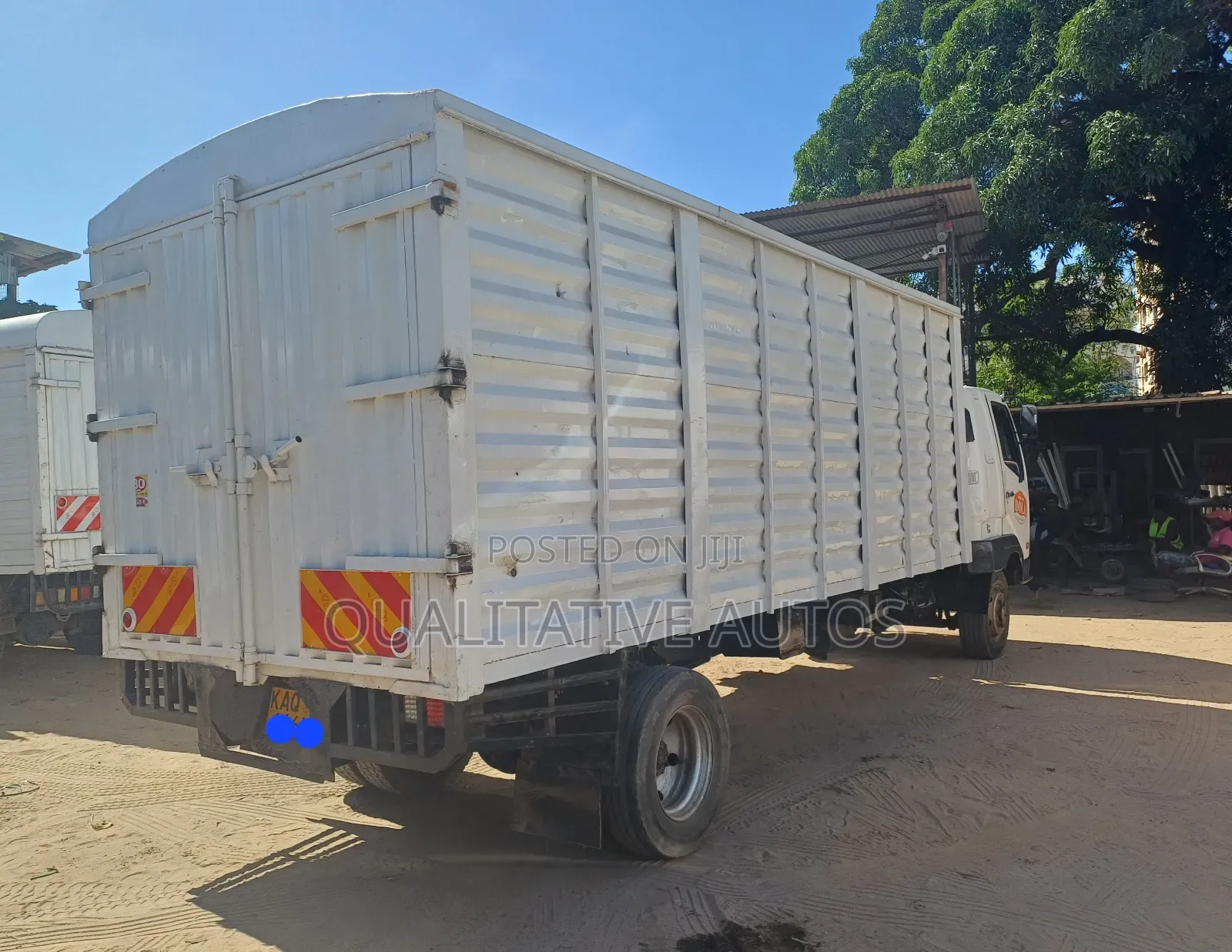 Mitsubishi Fuso Fighter 2003 White