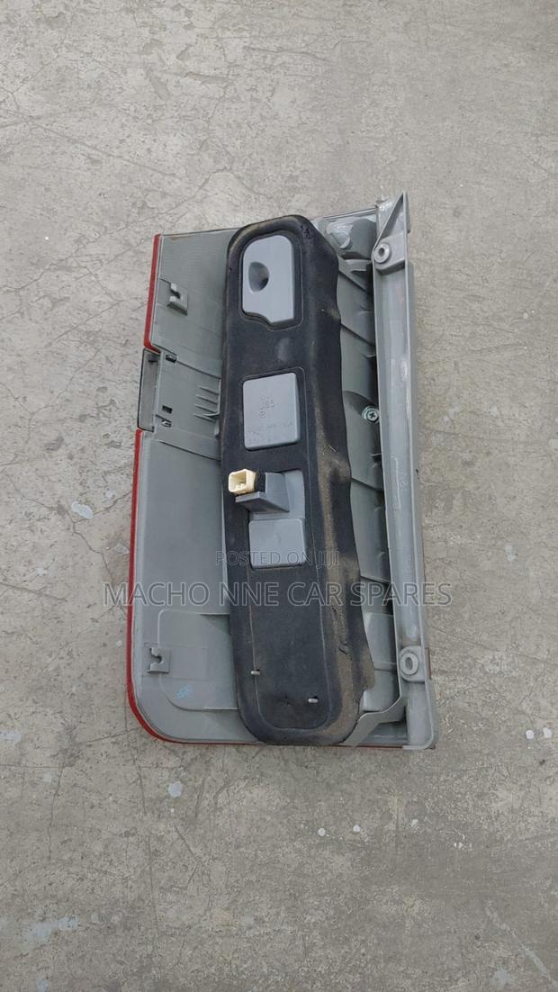 Toyota Noah 2005 Taillight - thumbnail 2