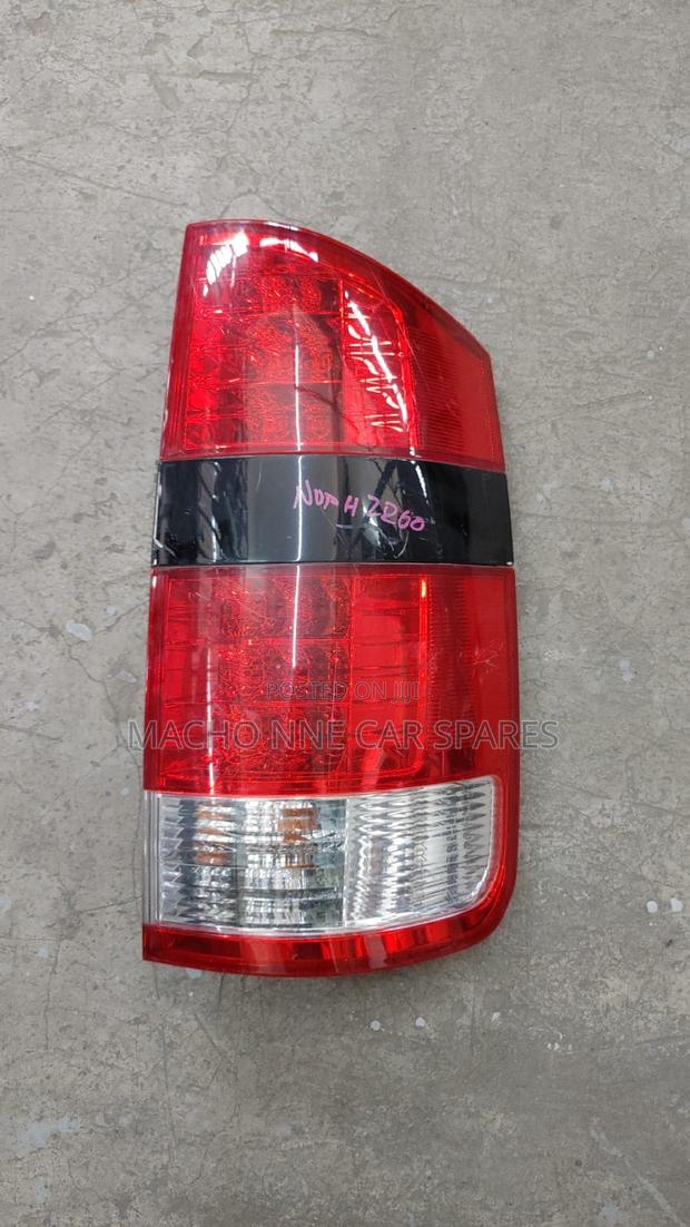 Toyota Noah 2005 Taillight