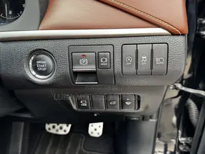 Toyota Harrier 2.0 4WD 2018 Black