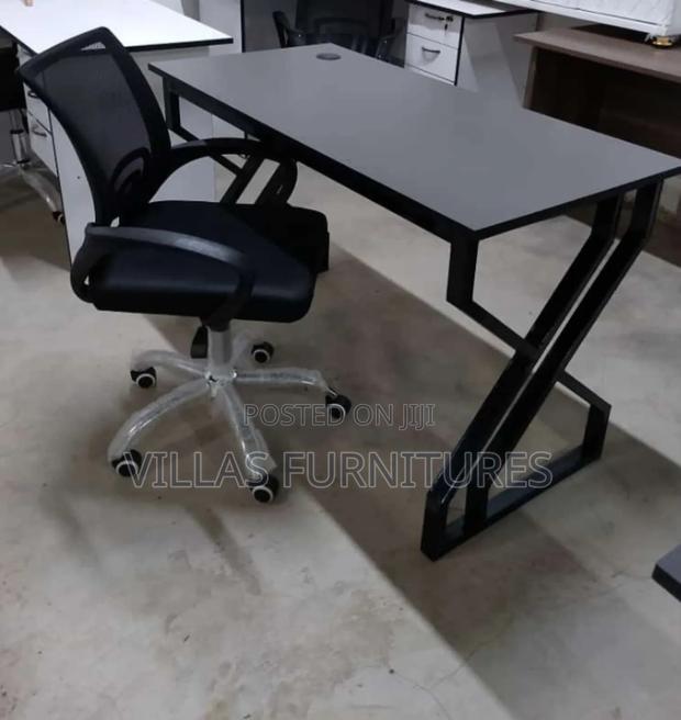 Double Frame Study Table/Swivel Mesh Chair