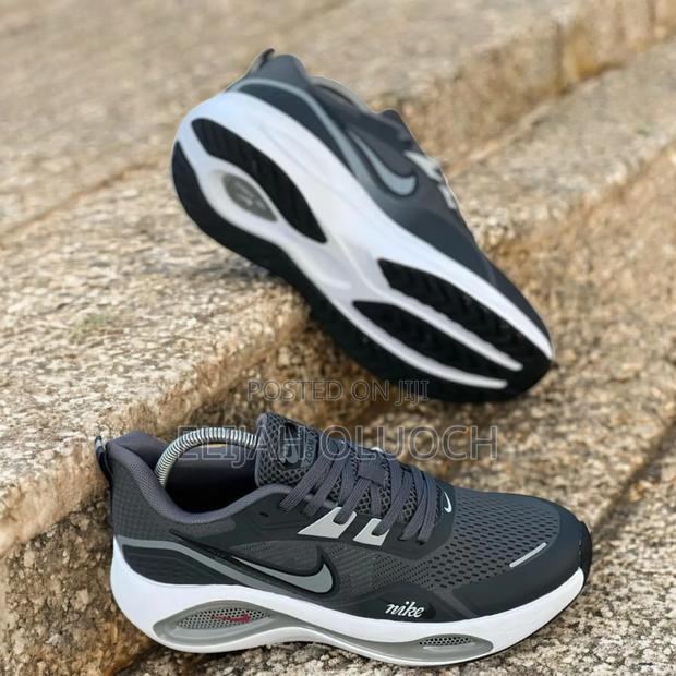 Nike Trainer - main view