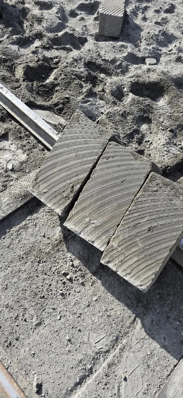 Ndarugo Machine Cut Stones - thumbnail 3