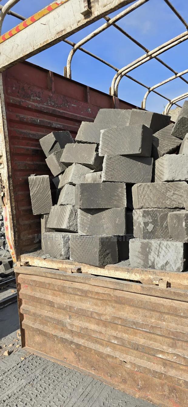 Blocks/Ndarugo Machine Cut Stones - thumbnail 2