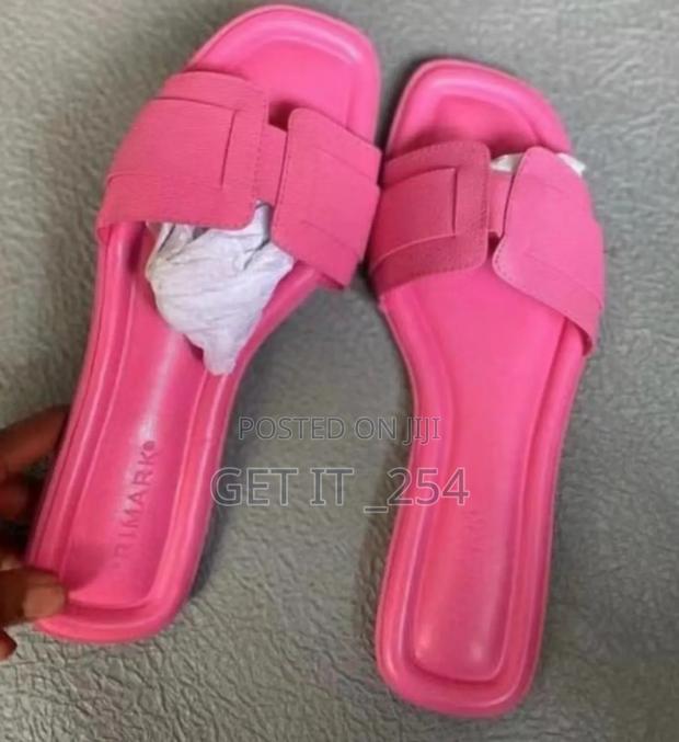 Sandals.
Black 38
Pink 39,41,42
Blue 39,41