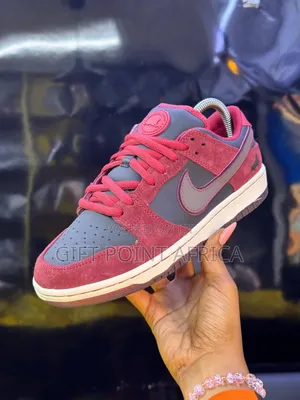 Nike Sb Dunk Low Pro X Riot Skateshop “Mahogany” Sneakers