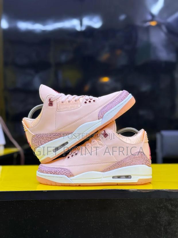 Air Jordan 3 Retro Valentine’S Day. - main view