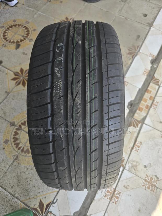 225/40r18 Comfoser - main view