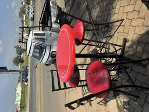 Restaurant And Bar Chairs With Round High Table